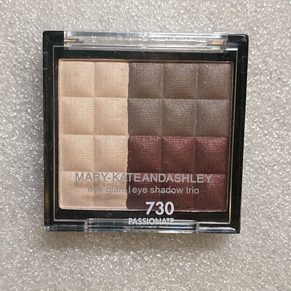 Mary-KateandAshley Other - 🆕Mary-KateandAshley eye shadow